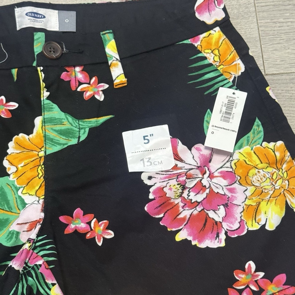 Old Navy Womens Tropical Floral Print Shorts Black Pink Yellow 5in Inseam Size 0 - Picture 2 of 8